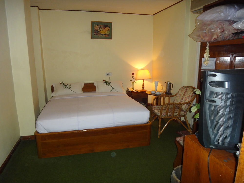 Chit Sayar Hotel Yangon Ngoại thất bức ảnh